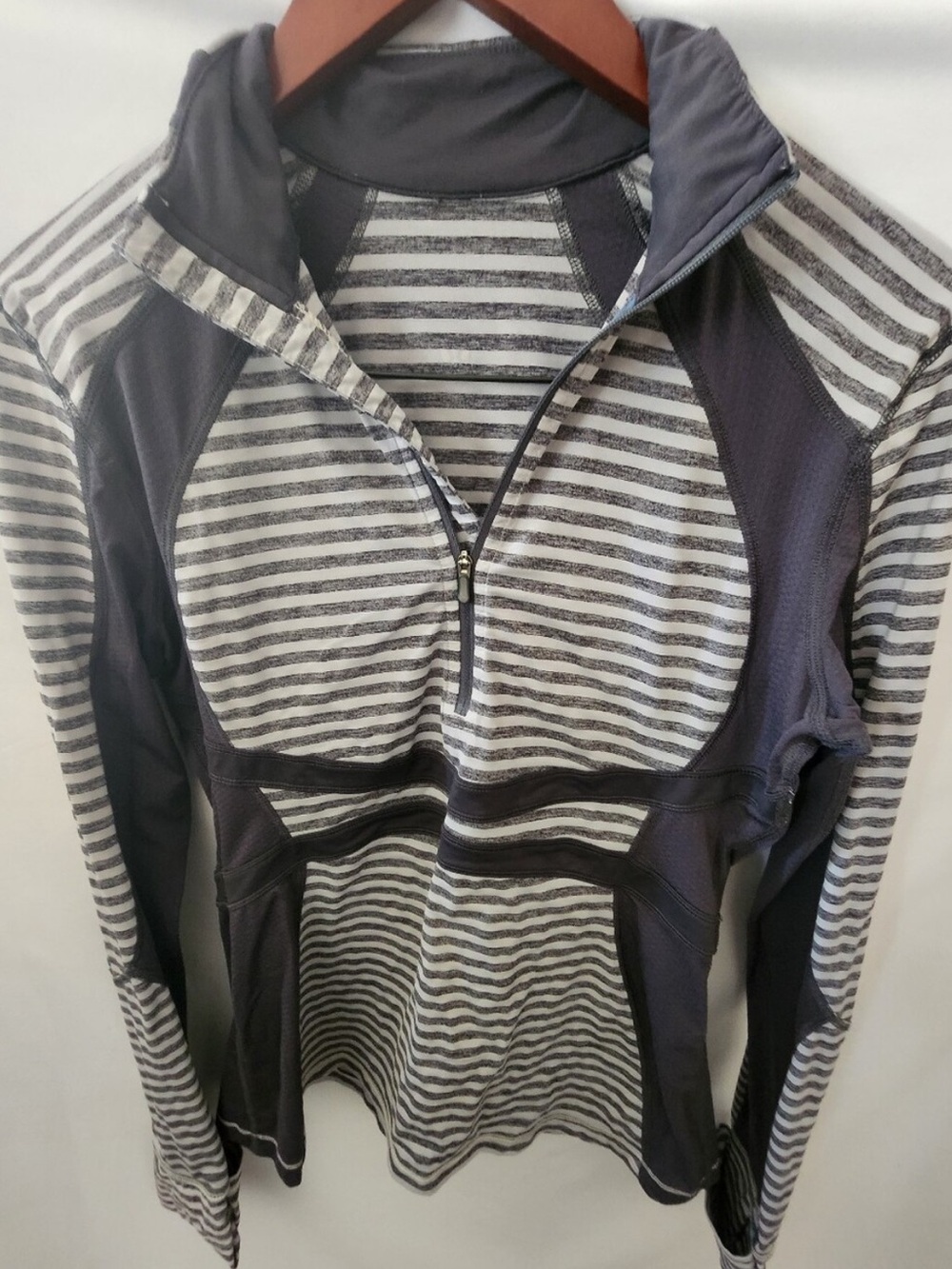 Lululemon Stripe Run Hills 1/2 Zip Pullover 4 Quarter-Zip Performance Jacket 4
